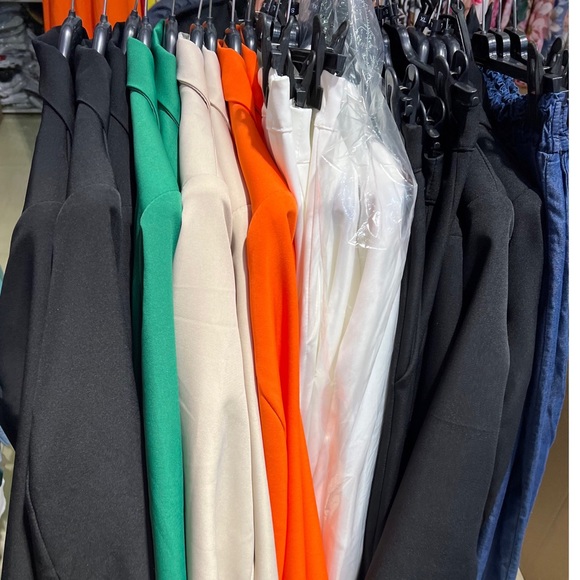 Made in Italy Hottest Trend Blazer with shoulder pads - Picture 4 of 4